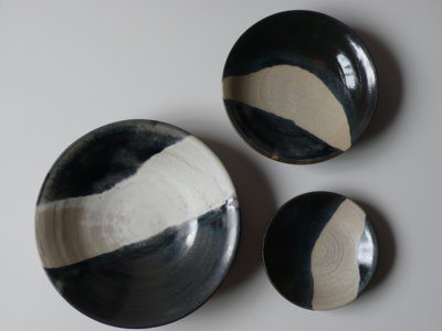 Black and white bowls