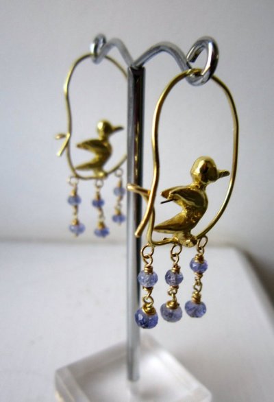 Hooped singing bird earrings in 18ct gold