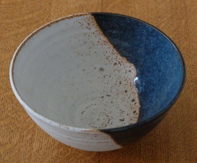 Hazel bowl speckled white and blue (1)